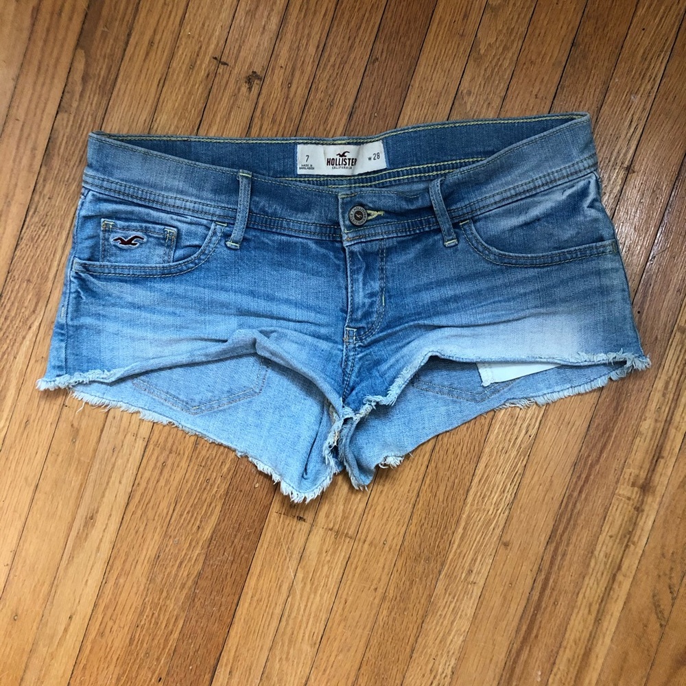 Hollister jean shorts size 7/28